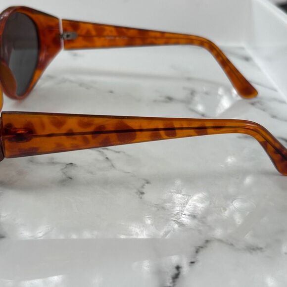 Women's Tortoise Frame Retro Oval Lens Full Rim Sunglasses OS - Picture 6 of 8